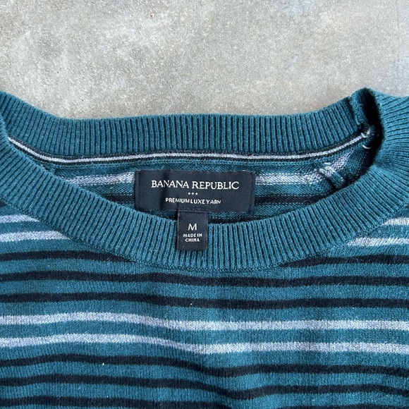 Banana Republic Men's Blue Striped Crewneck Sweater - Picture 2 of 2